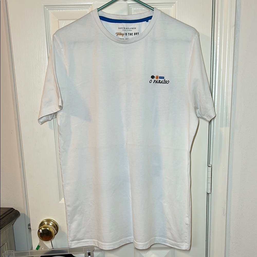 Denim & Flower men’s Short Sleeve T-Shirt. Size Medium.